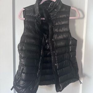 GAP Women's Shiny Black Puffer Vest